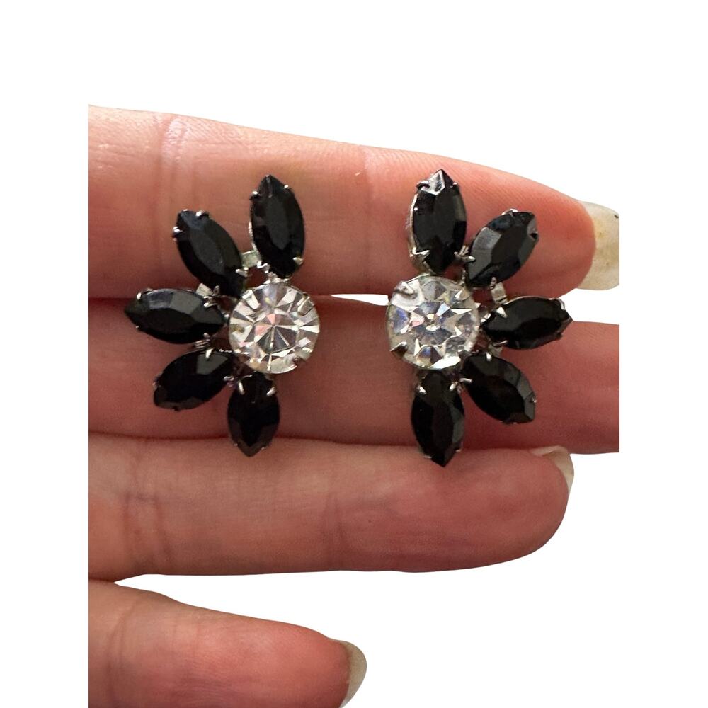Vintage Clear and Black Rhinestone Screwback Earrings - Picture 5 of 6